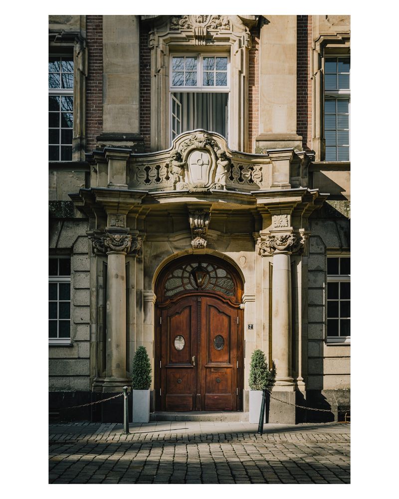 Picture of a wooden door