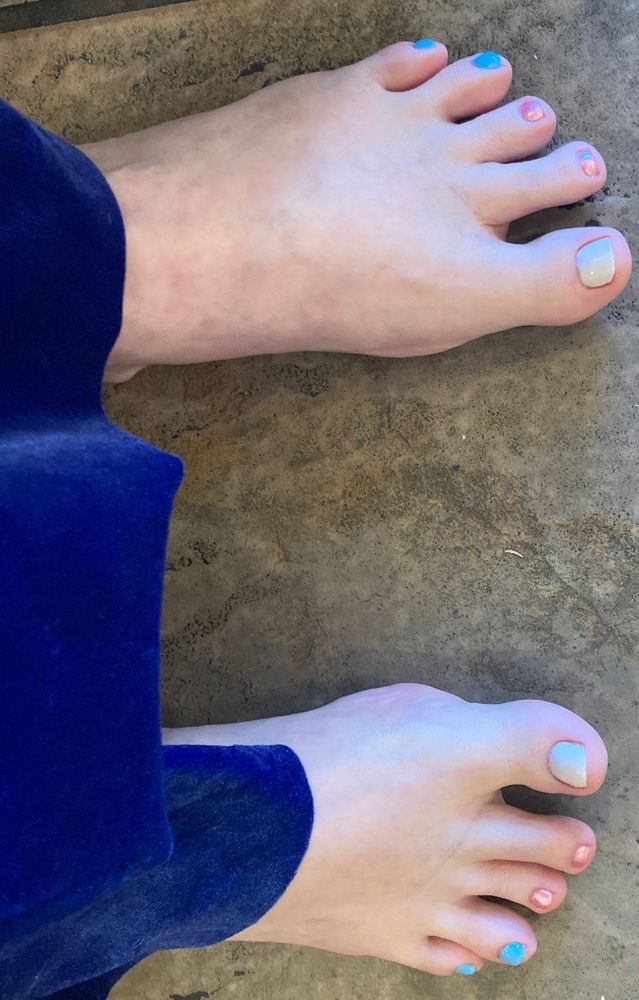 Freshly pedicured toes, painted in the colors of the trans flag! 🏳️‍⚧️