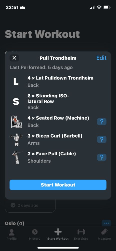 Bildet av treningsappen strong som viser en ryggøkt, øvelsene er 4 set med lat pulldown, 6 set med stående iso-lateral roing, 4 set sittende roing, 3 set biceps curls og 3 set facepulls