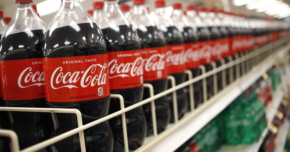 Trump wants cane sugar in Coke, but is it healthier than corn syrup? Experts weigh in. - News Beep