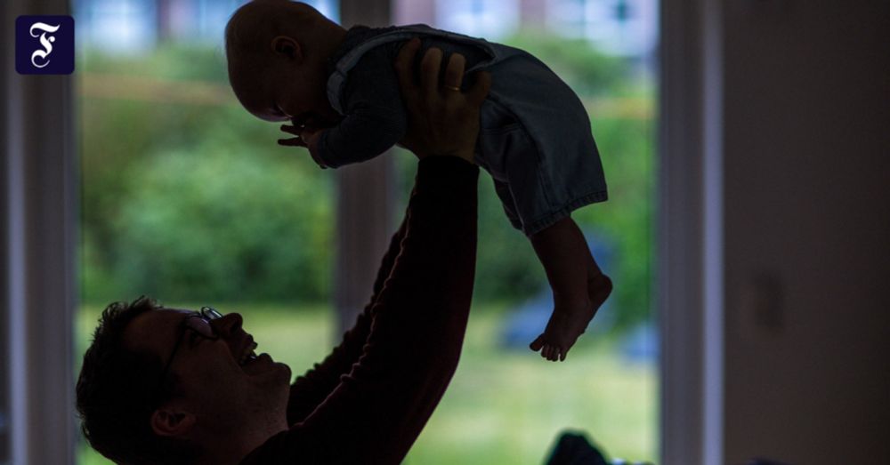 Temporärer Abschied von einem Lebensabschnitt: Eine aktuelle Studie zeigt, dass die Geburtenrate in Deutschland in den vergangenen beiden Jahren deutlich gesunken ist. Warum ist das eigentlich so?