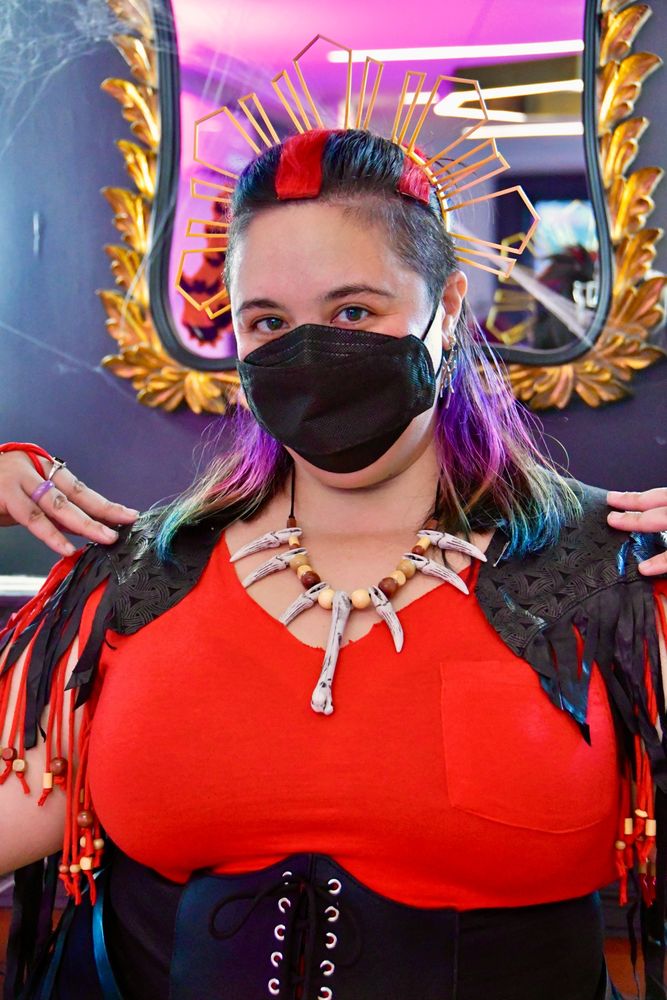 Megan Fletcher wore a KN95 respirator and dressed up as Rufio from the movie Hook. Photo by Julie Lam at a Halloween event in Chicago. 