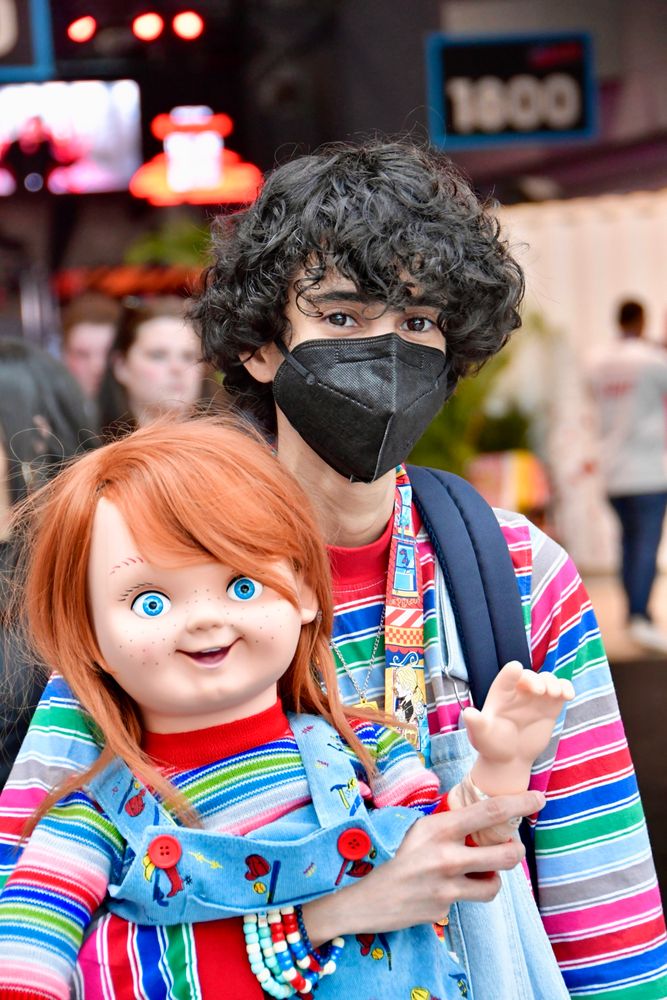 At NYCC, Devyn Nunez @devynnunez dressed up as #Chucky from Child’s Play, holding a Chucky doll at the New York Comic Con. Thank you Devyn and Chucky for supporting awareness! ✌️😷 Julie 