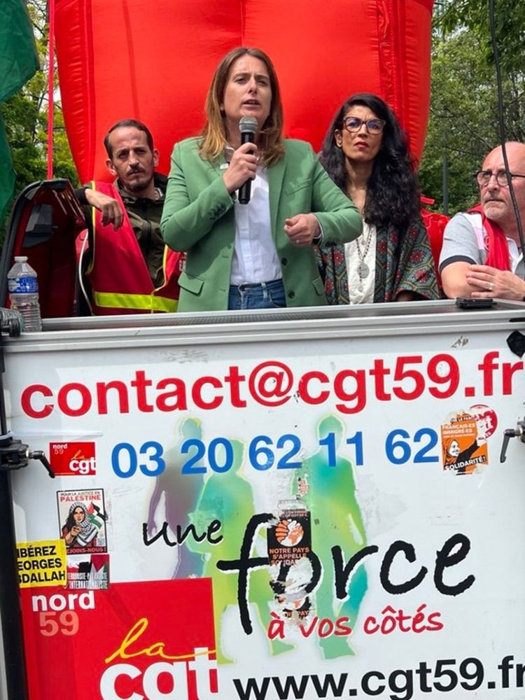 Marine Tondelier en manif devant le siège d'ArcelorMittal avec la CGT, le 13 mai 2025