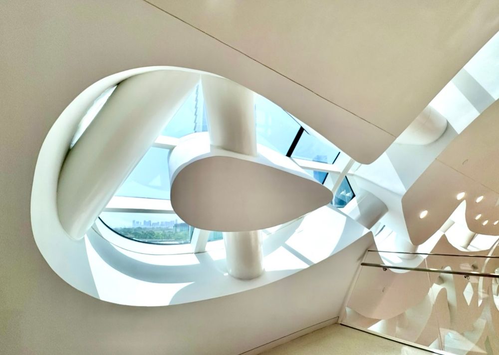 Window shaped like Arabic calligraphy character