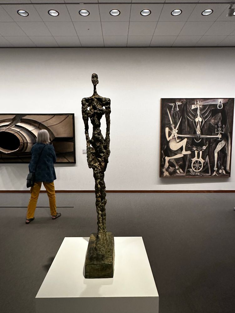 Figure statue and new national gallery
