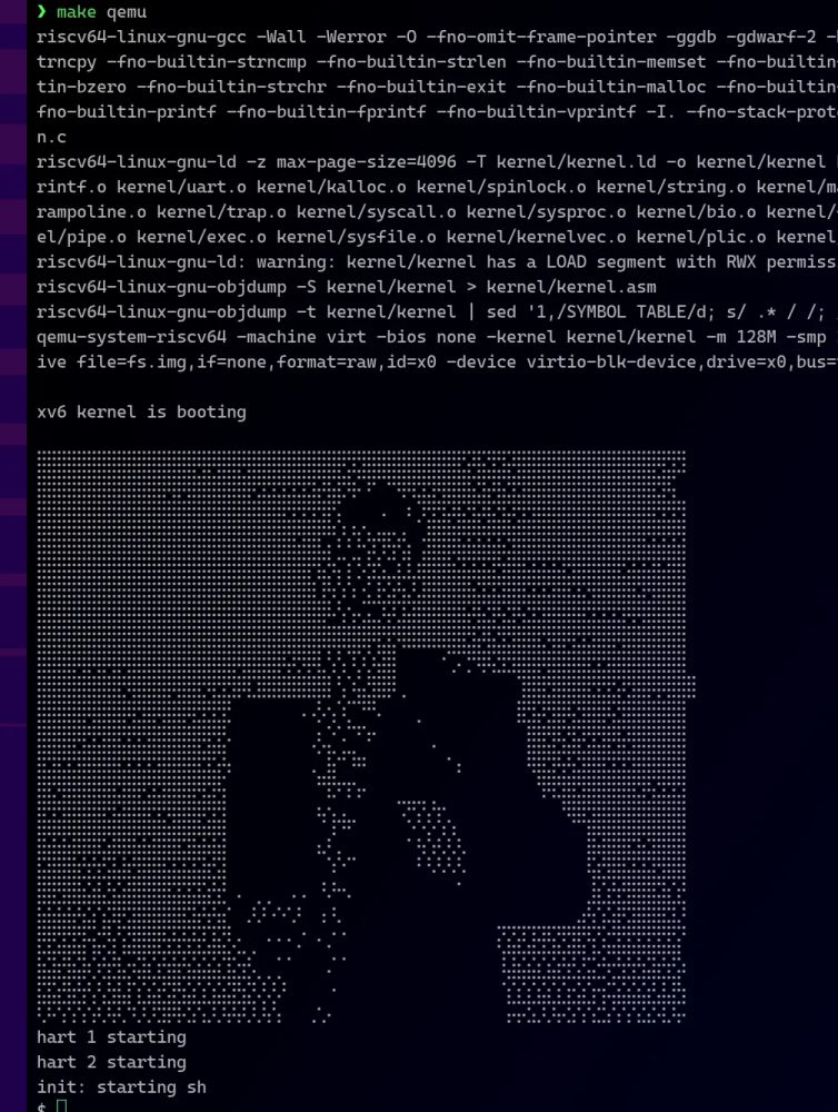 xv6 커널을 make qemu 명령으로 부팅했을때 표시되는 화면에 릭롤링 아스키아트를 끼얹은 모습이다.