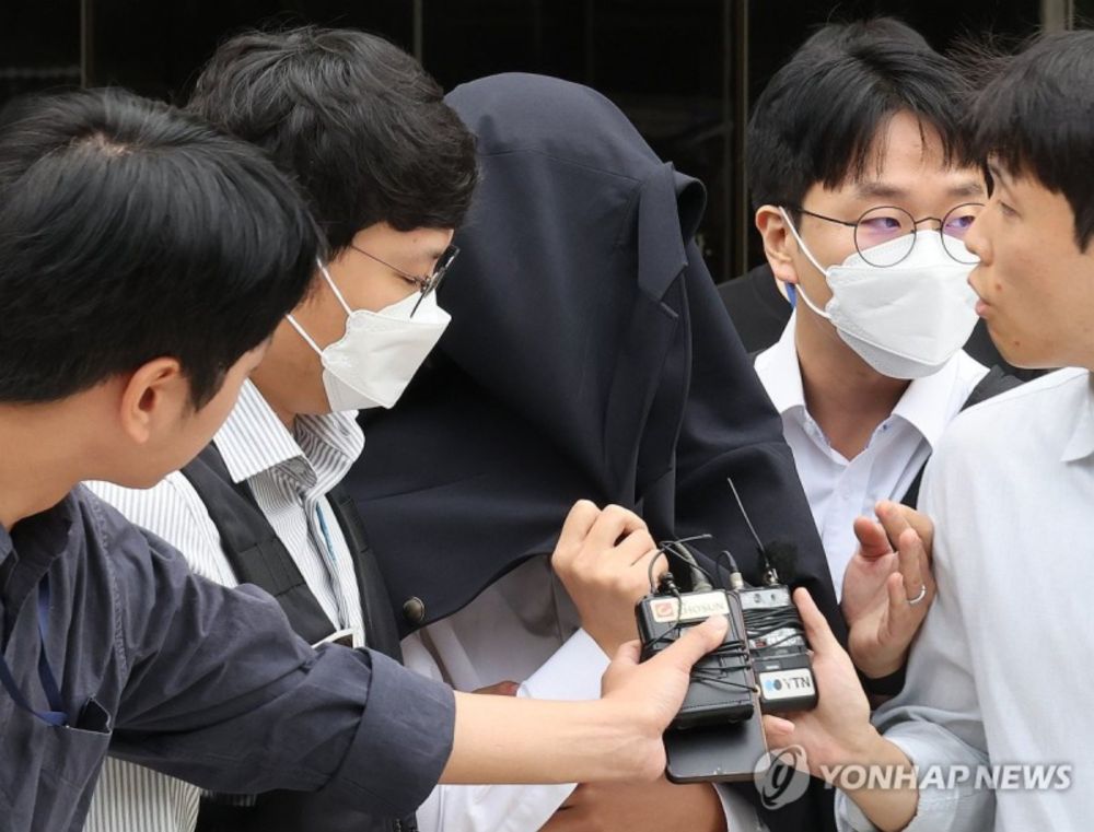 "돈벼락 맞게 하자"…의사들, 블랙리스트 작성자 돕기 모금행렬