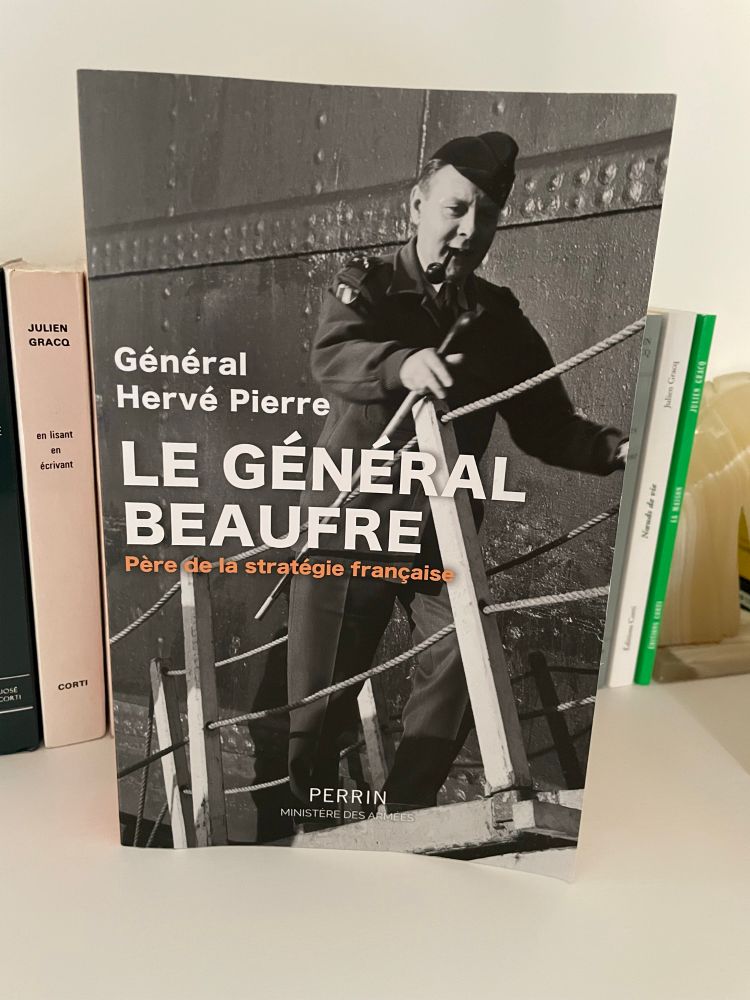 Couverture de la biographie du général Beaufre chez Perrin.