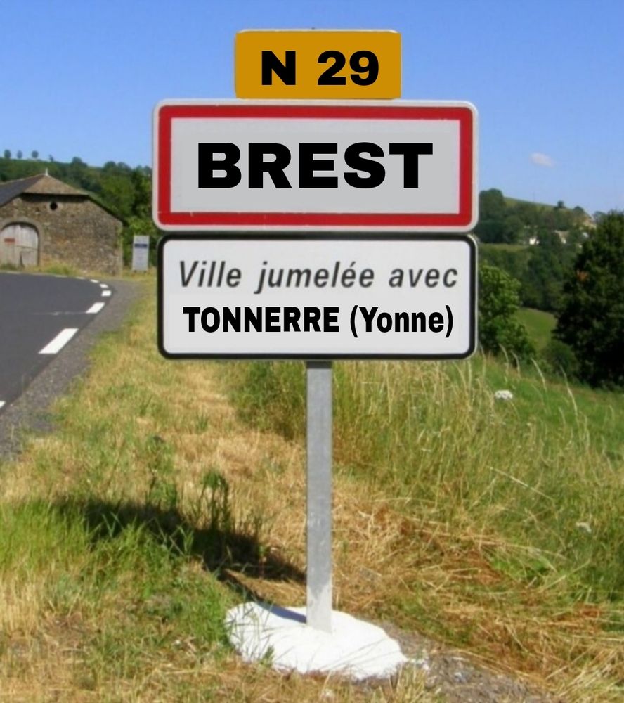 Panneau indicateur qui associé la ville de Brest à celle de Tonnerre (Yonne) avec laquelle elle pourrait être jumelée
