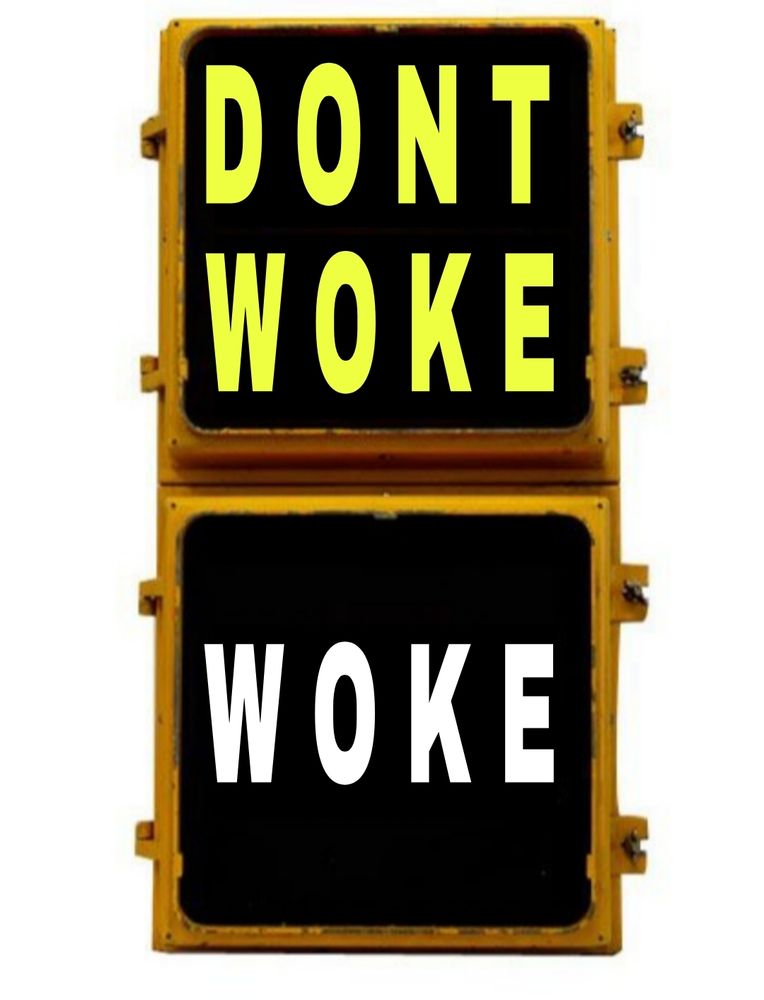 Feu de signalisation américain "Walk- Dont walk" transformé en "Woke - Dont Woke"