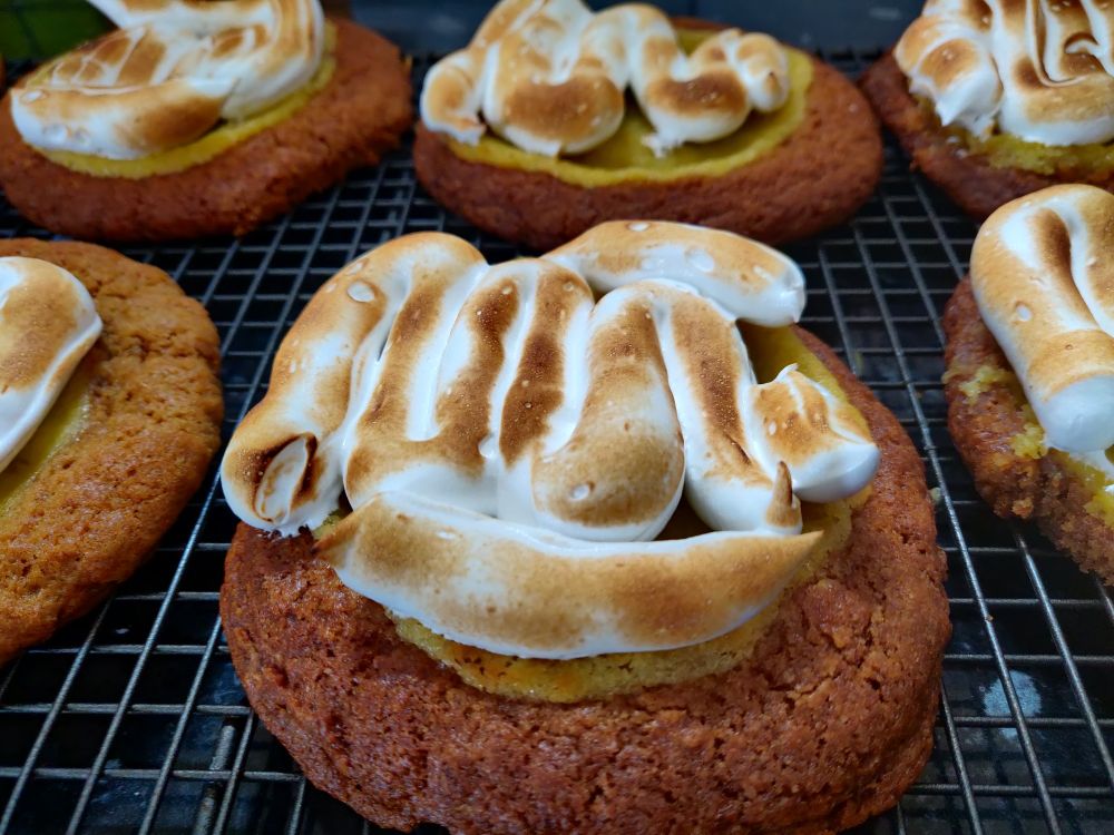 Zoom sur un de mes cookies citron meringues caramélisées.