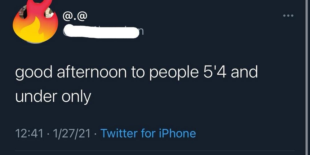 it’e a screenshot of a tweet that says “good afternoon to people 5 foot 4 and under only” 