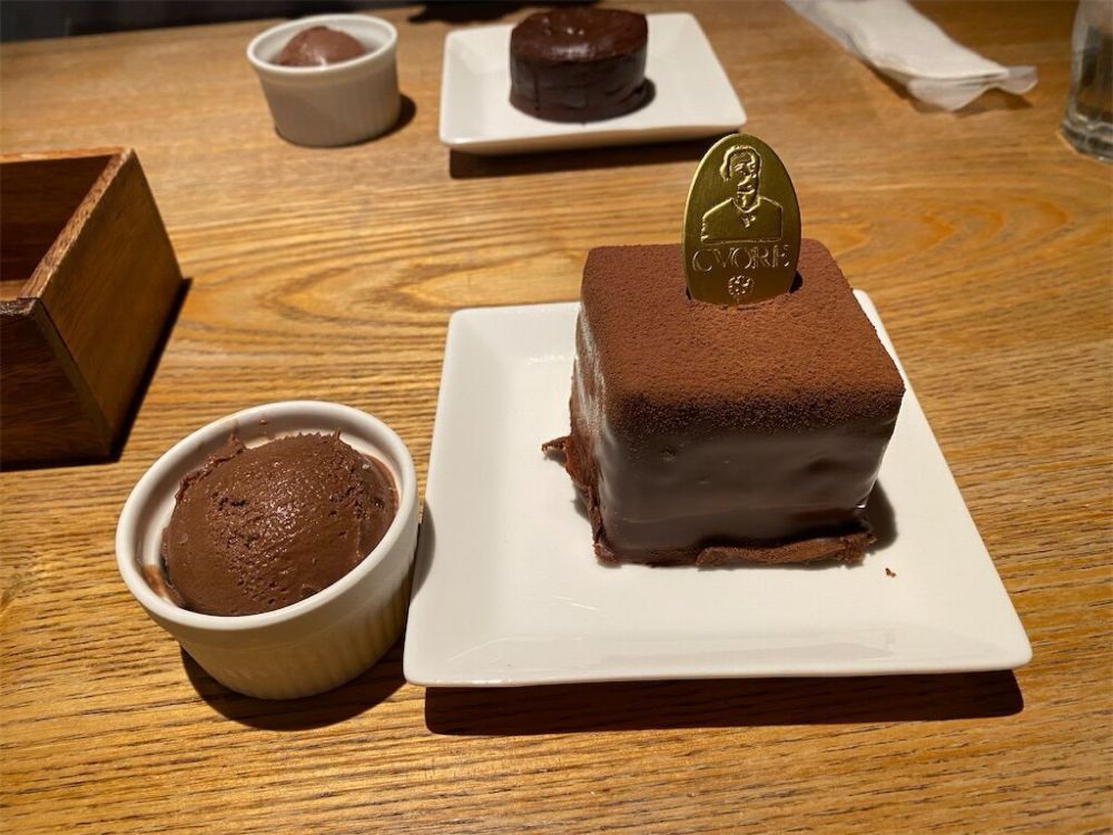 チョコレートカフェ クオレ (Chocolate CAFE CVORE) インスタで話題のチョコレート専門店 人気メニューのチョコラータを堪能 | 名古屋市中川区 - Taro | 投資・ブログ収益化・東海グルメ・旅行