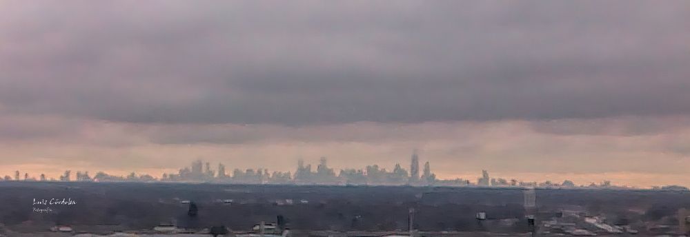 through the plane windows just before touch down THE #chicago visit my top photos here -> https://bsky.app/profile/did:plc:gkdzhhasll5lweby2pnakh3c/feed/aaakxjvg42x26 fabulous #cityscape from the plane #storytelling #luiscordobapharchive #eastcoastkin #scape #art #picoftheday #urbangaze #city #photographer ⁠