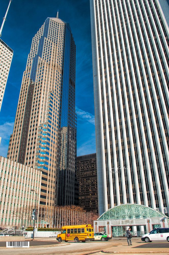  #narrow at #milenium

 go to my SCAPE 🔝📷▶️ here;
https://bsky.app/profile/did:plc:gkdzhhasll5lweby2pnakh3c/feed/aaahz7avjwmia
#chicago
#cityscape     #storytelling #luiscordobapharchive  #eastcoastkin #scape  #art   #picoftheday #urbangaze #city
 #photographer ⁠ #BlueSkyArtShow