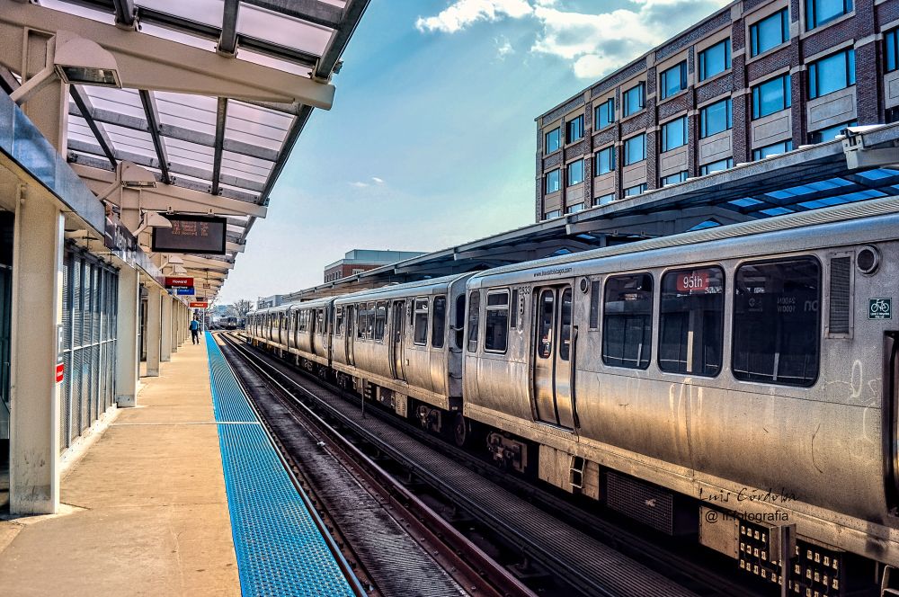  at the end of the perspective  line, our train is coming
All aboard!



 go to my SCAPE 🔝📷▶️ here;
https://bsky.app/profile/did:plc:gkdzhhasll5lweby2pnakh3c/feed/aaakxjvg42x26
#chicago
#cityscape     #storytelling #luiscordobapharchive  #eastcoastkin #scape  #art   #picoftheday #urbangaze #city
 #photographer ⁠