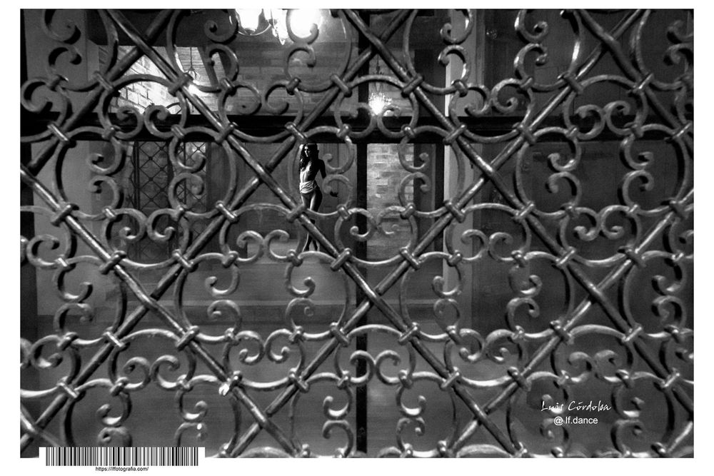 Trapped in the castles of her mind and her desires, would you let her trap you in her castles?
 #storytelling #luiscordobapharchive  #eastcoastkin #art   #picoftheday  #photographer #landscape #blueskyArtShow #texture #patterns #mind #castles