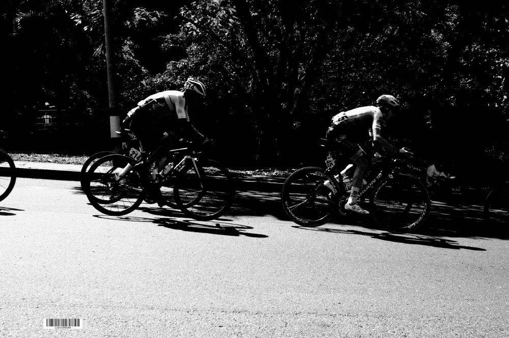 #tour 
" Sprint!" not in #TourdeFrance  #cycling #art #classicmono   #cyclisme #ciclismo #wielrennen #couchpeloton 
My 🔝📷 portrait and street ▶️
https://bsky.app/profile/did:plc:gkdzhhasll5lweby2pnakh3c/feed/aaahz5tnhxgro


#street #portrait 
 #storytelling #luiscordobapharchive  #portrait  #art   #picoftheday 
 #photographer
  #eastcoastkin 