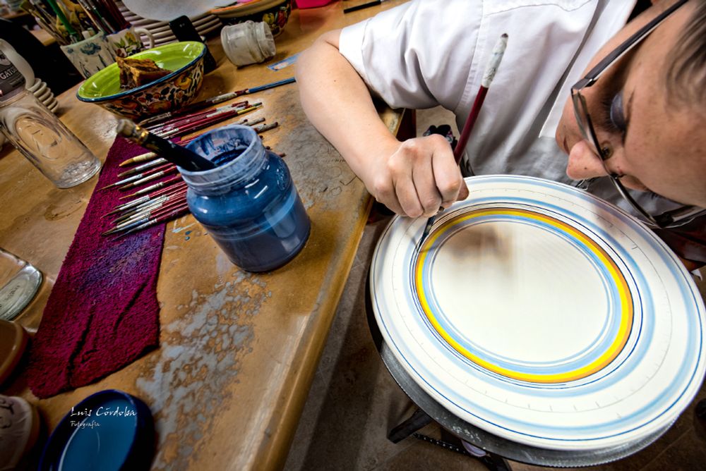 the #artist in his work, #handmade #tableware
My 🔝📷 collection ▶️
https://bsky.app/profile/did:plc:gkdzhhasll5lweby2pnakh3c/feed/aaahz5tnhxgro

 #storytelling #luiscordobapharchive  #portrait  #art   #picoftheday 
 #photographer #colors 
#humansOfBlueSky  #eastcoastkin 
#artisan