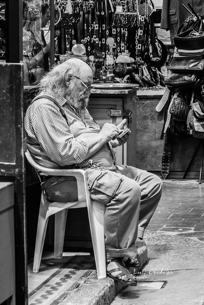 #eastCoastKin let's celebrate #humans. What about a day for humans photos posts?  would be #tuesday #humans day #humansofBluesky ?  not about street that is a different animal
#portrait  #photography #photographer
#art   #classicmono  #luiscordobapharchive
my photos here
https://bsky.app/profile/luiscordoba.bsky.social/feed/aaakxjvg42x26