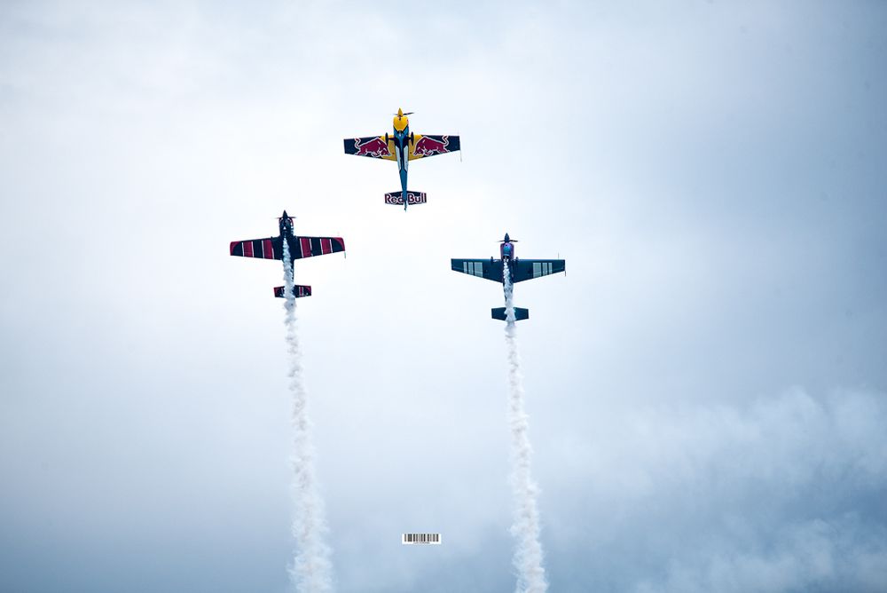 air show 
#stunday
visit my 🔝📷 here
https://bsky.app/profile/luiscordoba.bsky.social/feed/aaakxjvg42x26

#storytelling #luiscordobapharchive  #eastcoastkin #scape #art   #picoftheday #airshow  #raptor #plane 
 #photographer #chicago