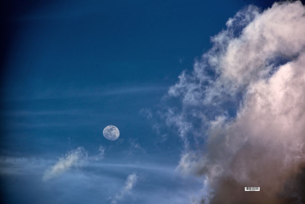 four days before 
#moon    #scape
 the Waxing Gibbous moon #storytelling #luiscordobapharchive  #eastcoastkin #art     #photographer #moonrise 
 visit my MOON collection▶️
https://bsky.app/profile/luiscordoba.bsky.social/feed/aaaln37e7klzu