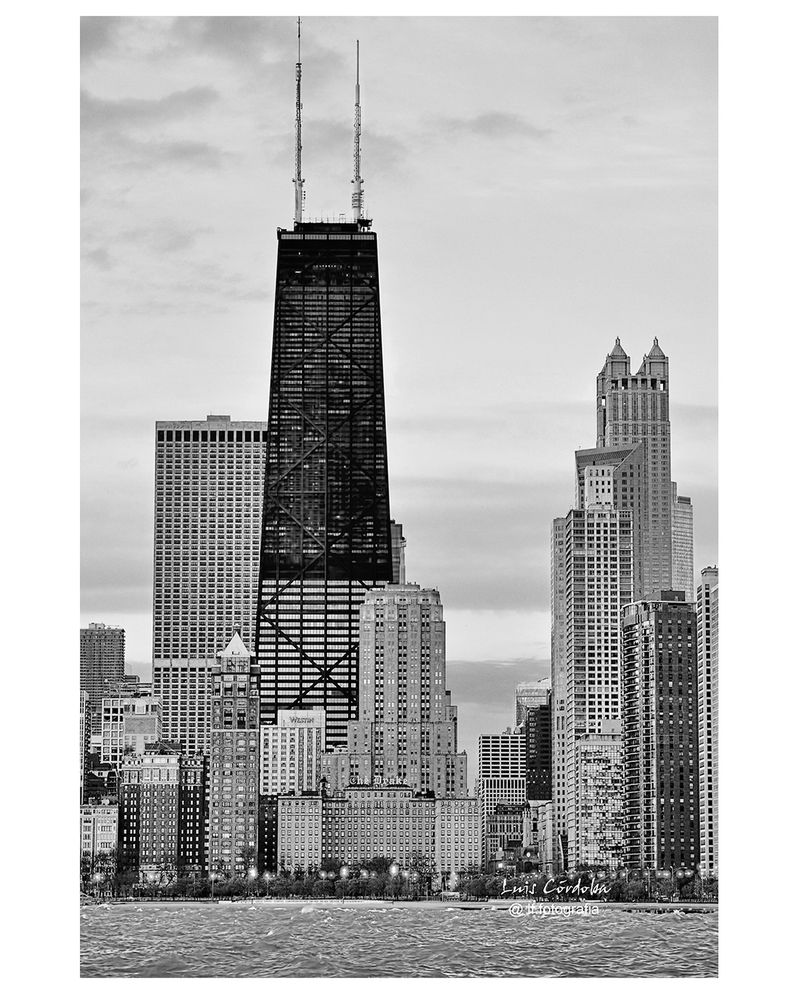 THE #DRAKE  #chicago #OakStreet #Beach
fabulous #cityscape on the beach of #lakemichigan     #storytelling #luiscordobapharchive  #eastcoastkin #scape  #art   #picoftheday #urbangaze #city
 #photographer ⁠

 go to my SCAPE 🔝📷▶️ here;
https://bsky.app/profile/did:plc:gkdzhhasll5lweby2pnakh3c/feed/aaahz7avjwmia