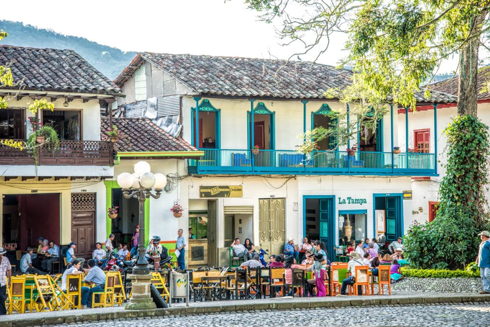 El Jardin, colonial town in the lands of coffee
Coffee time with friends
my photos here
https://bsky.app/profile/did:plc:gkdzhhasll5lweby2pnakh3c/feed/aaakxjvg42x26

#luiscordobapharchive
#urbangaze
#cityscape
#friends
#coffee #land #earth
#storytelling
#humansOfBlueSky