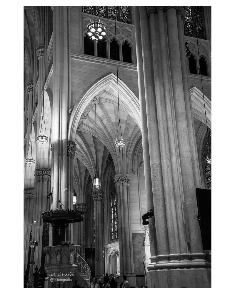 None of them will be here tomorrow, but the #arches and #columns that support the #building will be here forever.
my photos here.
https://bsky.app/profile/luiscordoba.bsky.social/feed/aaakxjvg42x26
 #luiscordobapharchive   #eastcoastkin  #art   #love #newyork#picoftheday  #archs #blueskyArtshow
#photography #photographer
 #classicmono