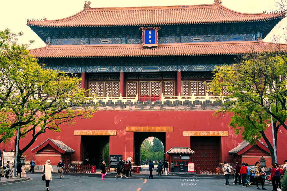 Gate of Glory East (Donghuamen) of #Forbidden #city #Imperial #Garden #pavillion #pekin



my #scape collection ▶️
https://bsky.app/profile/did:plc:gkdzhhasll5lweby2pnakh3c/feed/aaahz7avjwmia

#storytelling #luiscordobapharchive  #art   #picoftheday  #travel #urbangaze
 #photographer #eastcoastkin #eastgate