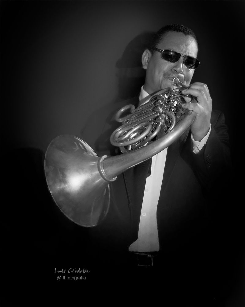 #humansOfBlueSky #humans
tatara ta ta ta taratata  #storytelling #luiscordobapharchive  #eastcoastkin #portrait  #art   #picoftheday 
 #photographer #brass #tuba #horn ⁠#frenchhorn
 see my photos here
bsky.app/profile/luis...
