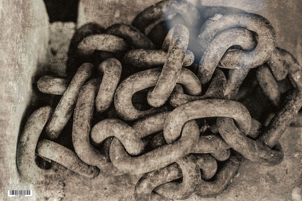 These were my chains, not any more. What are yours?
i have no strings

my🔝📷 collection here ▶️
https://bsky.app/profile/did:plc:gkdzhhasll5lweby2pnakh3c/feed/aaakxjvg42x26

 #storytelling #luiscordobapharchive  #eastcoastkin #art   #picoftheday  #photographer #landscape #blueskyArtShow #texture