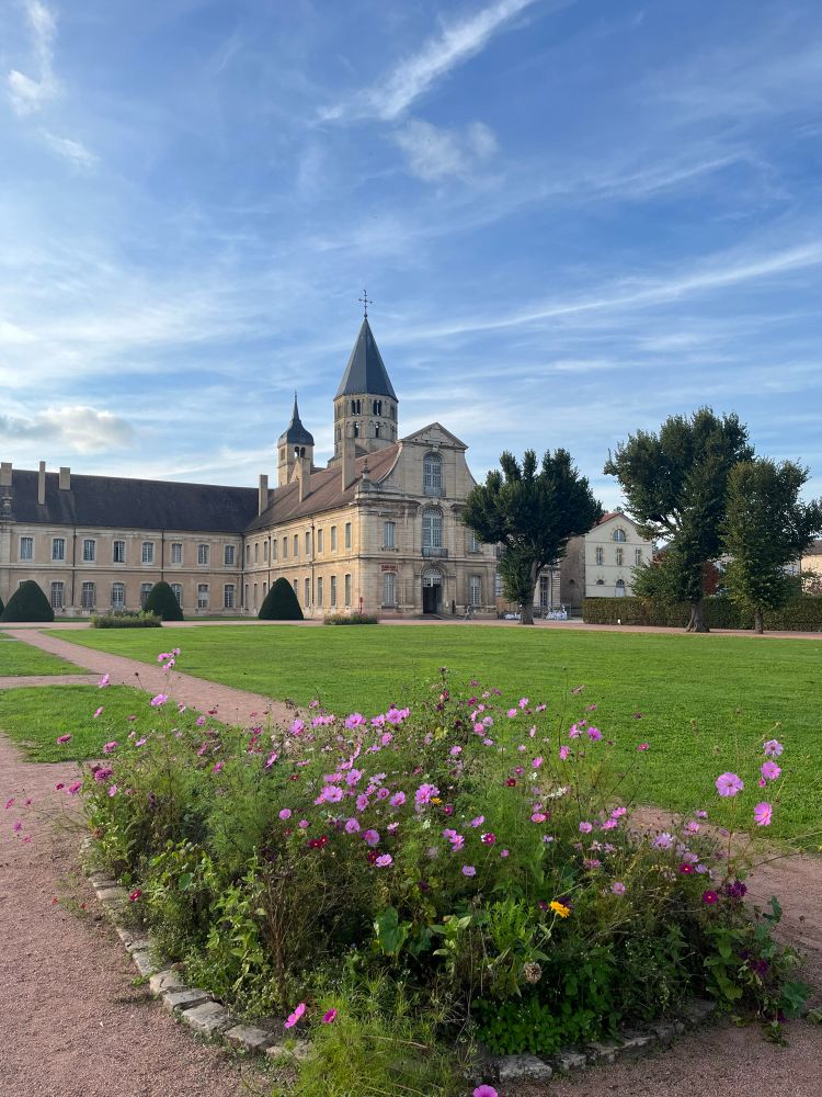 Das Kloster Cluny vom Park fotografiert.