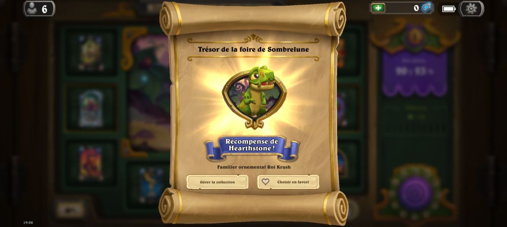Écran de récompense Hearthstone montrant un parchemin doré avec le titre 'Trésor de la foire de Sombrelune'. Au centre, un médaillon orné contient l'illustration d'un familier ornemental Roi Krush (dinosaure vert). Le texte indique 'Récompense de Hearthstone !' et 'Familier ornemental Roi Krush'. Deux boutons sont présents : 'Gérer la collection' et 'Choisir en favori'.