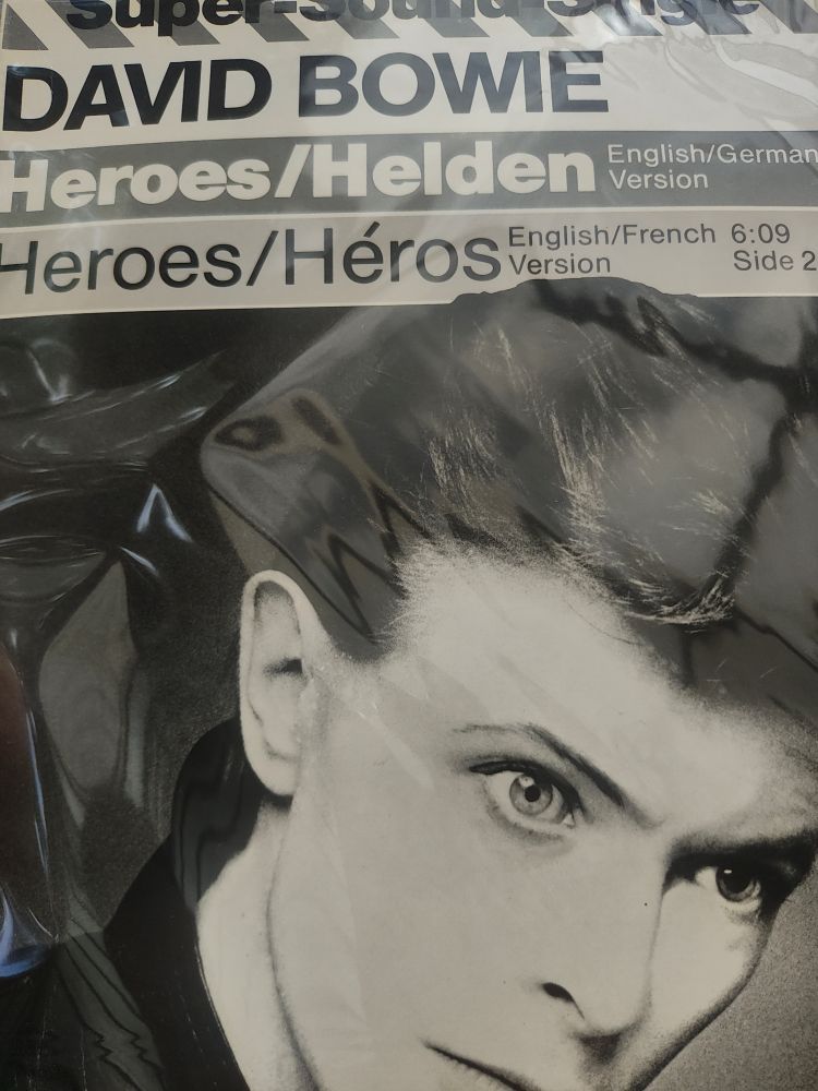French 45rpm single of Bowie's Heroes where he sings the b side in French! A homage to The Beatles who apparently did the same on their singles 