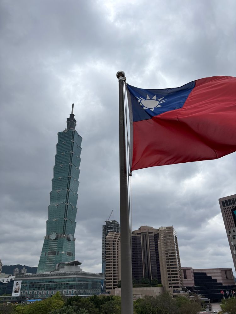 台北市市議会議事堂から眺めた台北101展望台