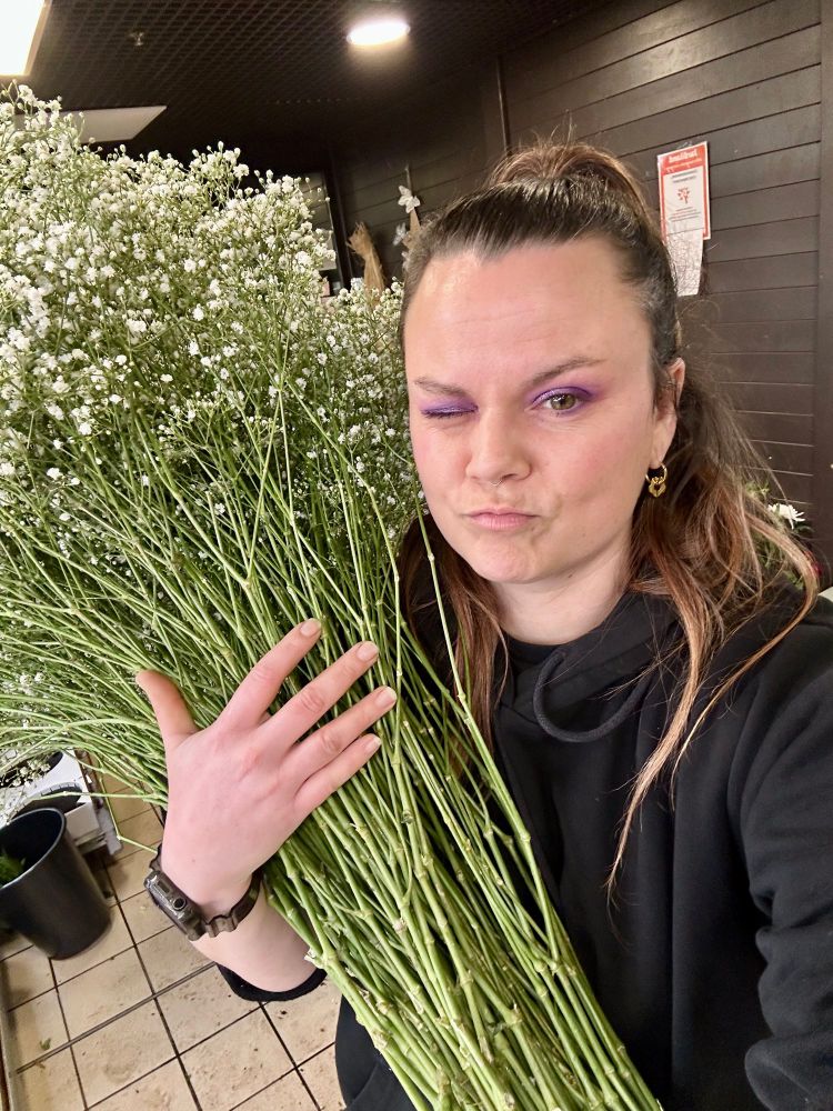 Une andouille contente de son gypse