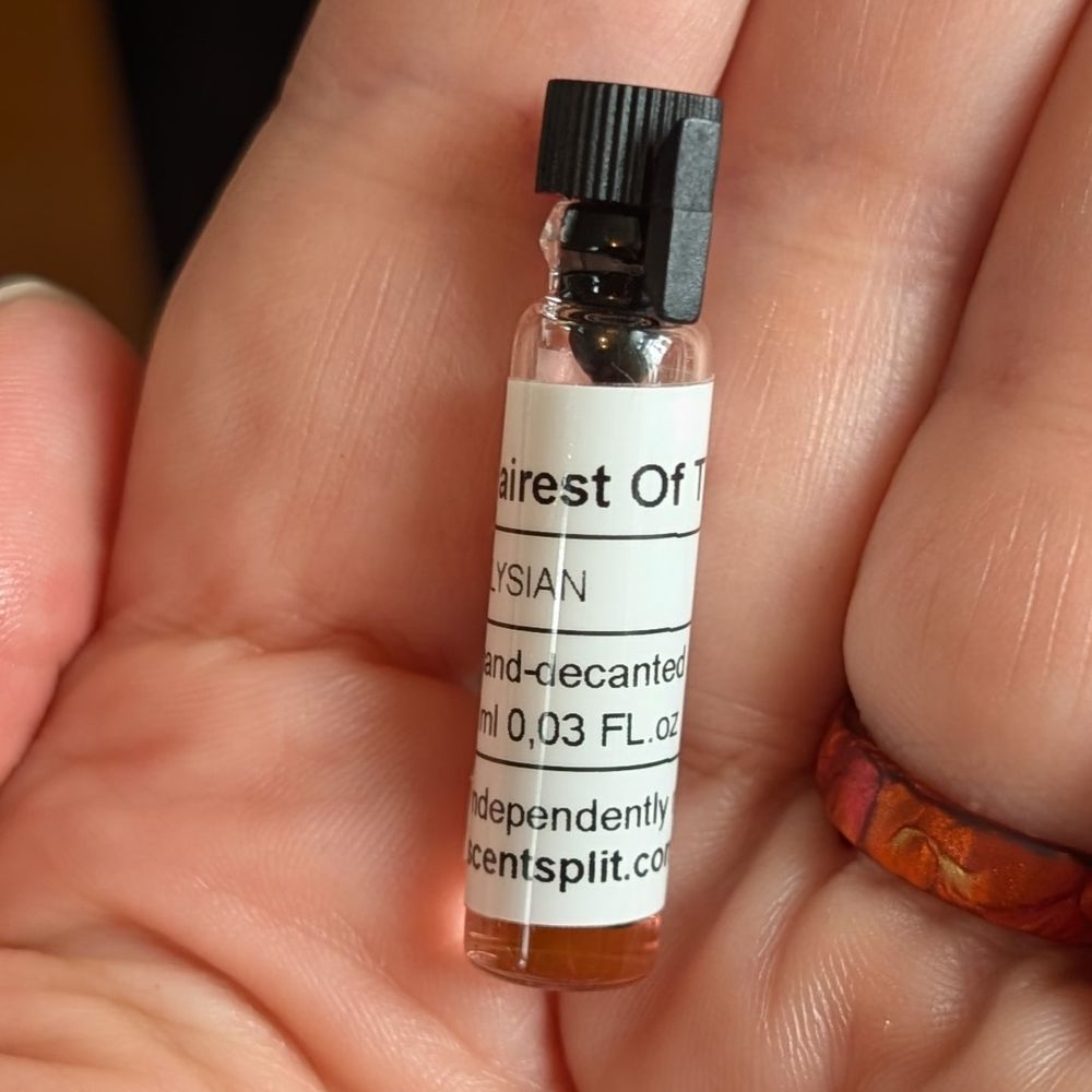 Fairest Of Them All by Elysian (small sample vial in my hand). Scent notes: red juicy apples, cassis, marine, peony, fresh pear, violet, caramel, brown sugar, tonka bean, musk, blonde woods