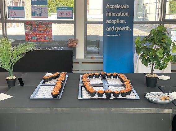 Cupcakes in the shape of a 10