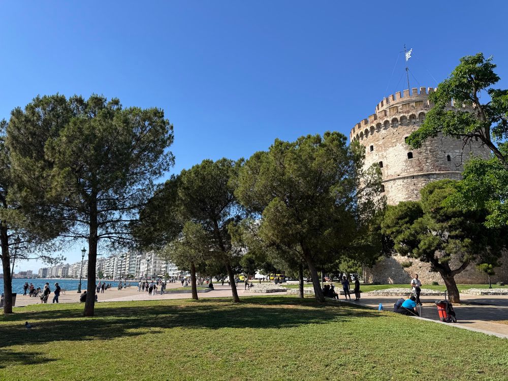The park in front of the white tower in Thessaloniki (back-right) with the seafront behind.