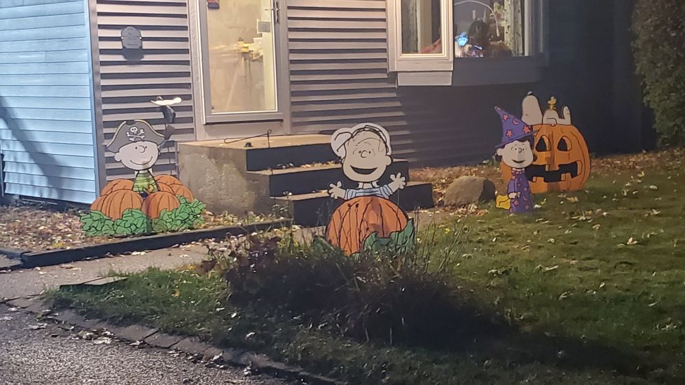 Peanuts' Great Pumpkin Standees