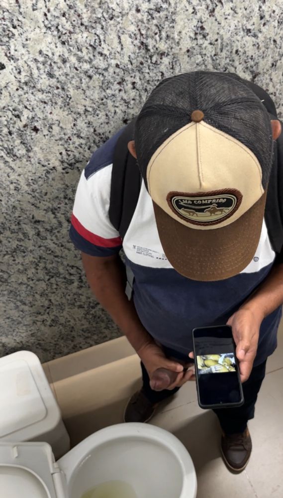 Senhor estava com tesão é só parou depois de gozar 