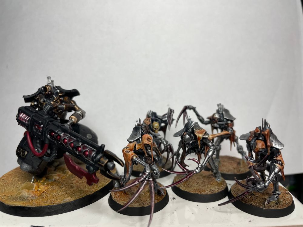 Necron lokhust heavy destroyer and some flayed ones
