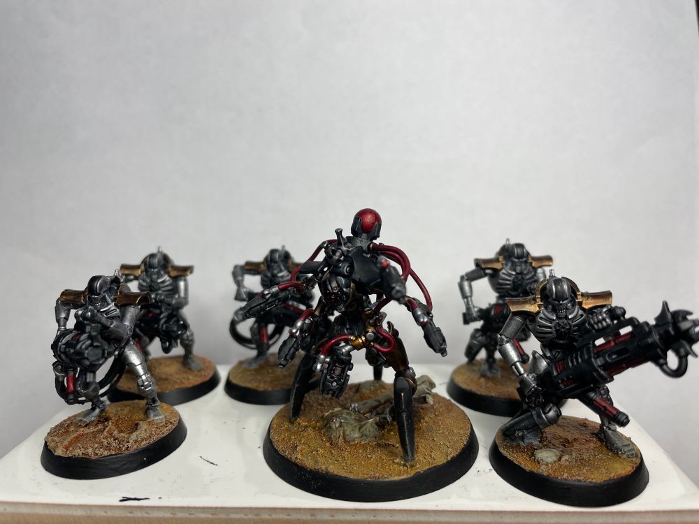 A necron hexmark destroyer and some Tesla immortals.