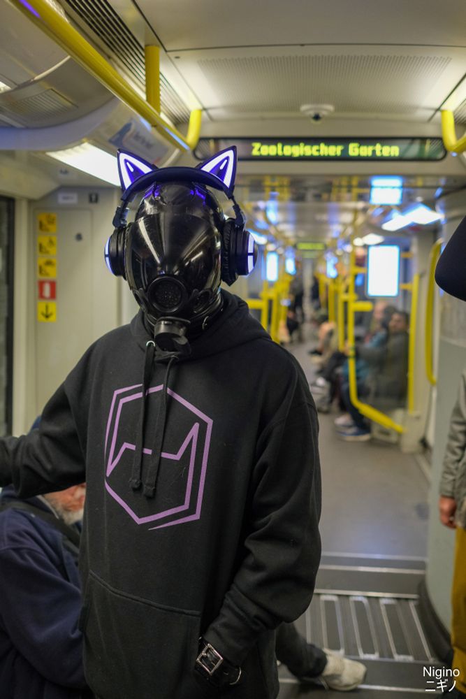 A drone (#4024) standing cool in the Berlin underground railway