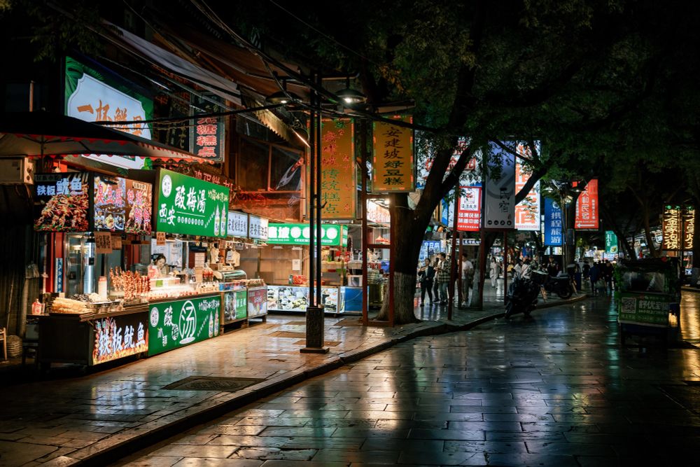 Xi’an’s city wall is one of the most well-preserved ancient city walls in China. Built in the 14th century, it spans nearly 14 kilometers and is wide enough to ride a bike on top!