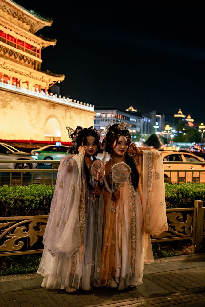 While top-tier KOLs have millions of followers, micro (10,000–100,000 followers) and nano influencers (less than 10,000) are increasingly popular for their highly engaged and niche audiences. They often offer better ROI for brands looking to target specific demographics.