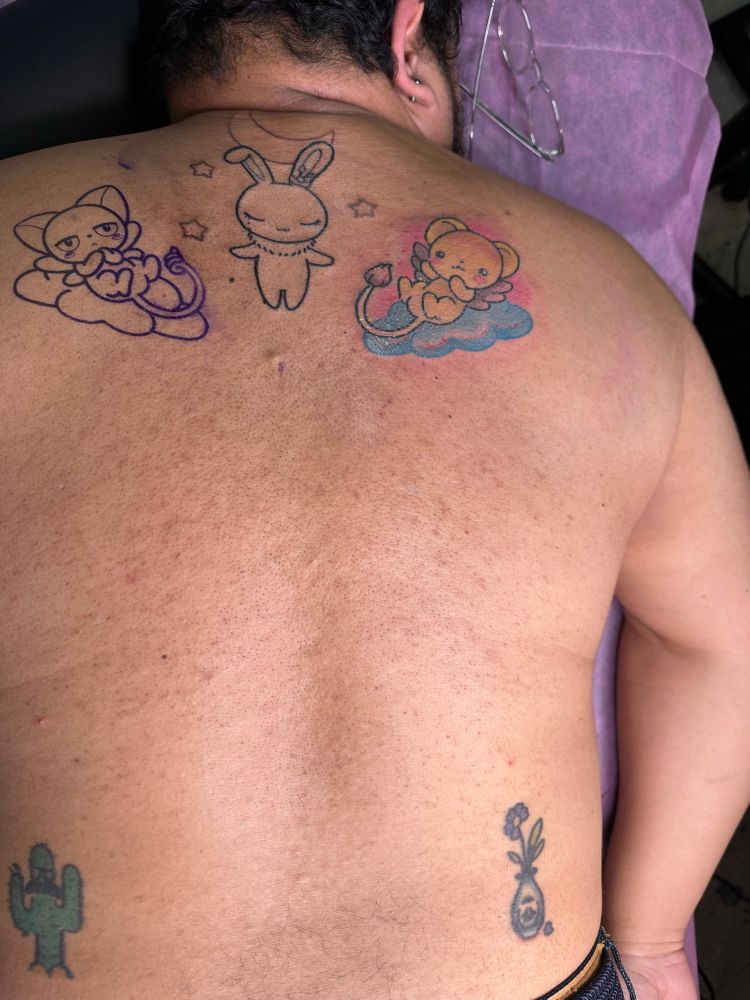 snapshot of the same
tattoo with some of the color done