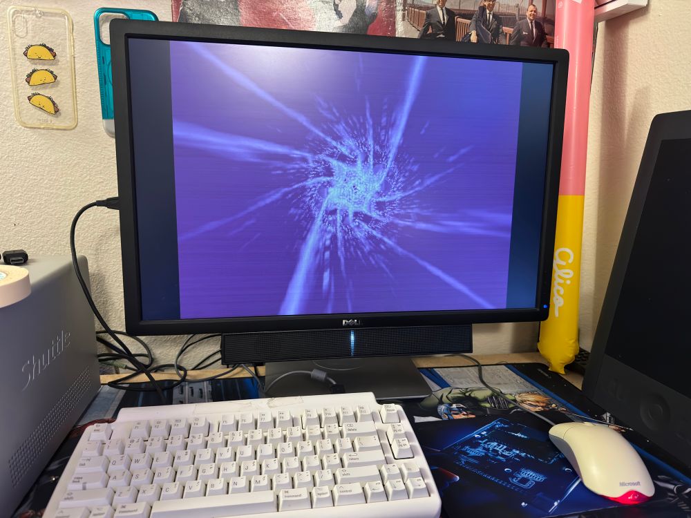 WMP9’s battery/cominatcha visualizer in full screen 